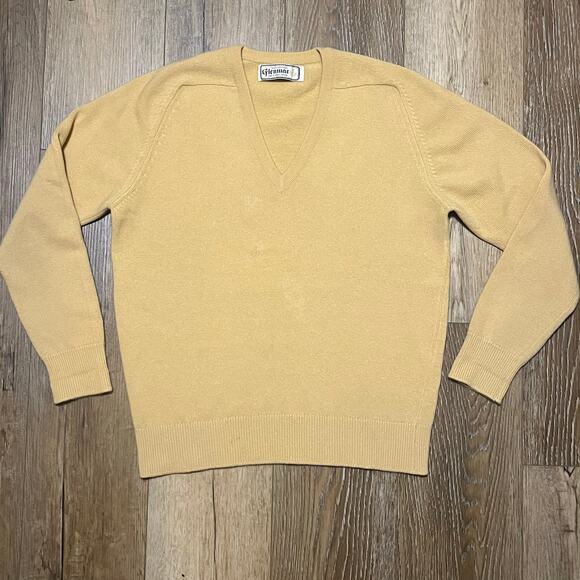 Glenmac of Scotland Other - VTG Glenmac 100% Cashmere V-Neck Sweater Made in Scotland Mens M Yellow Grandpa